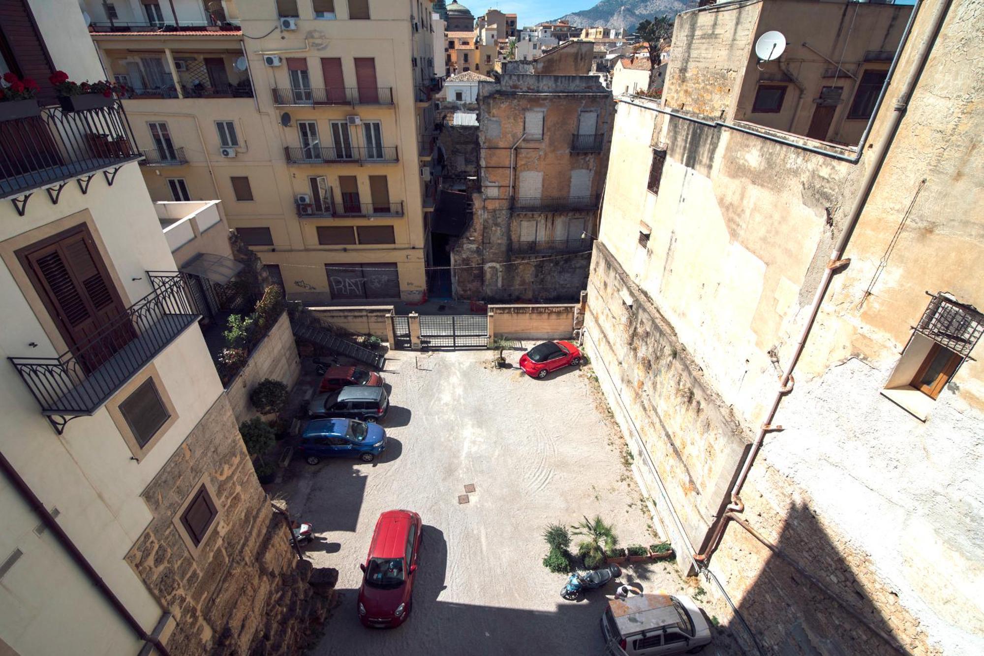 Gran Cancelliere B&B With Parking Palermo Bagian luar foto
