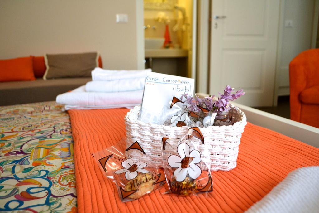 Gran Cancelliere B&B With Parking Palermo Bagian luar foto